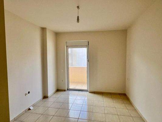 Kreta, Agios Nikolaos: Erdgeschosswohnung in Zentrumsnähe zu verkaufen