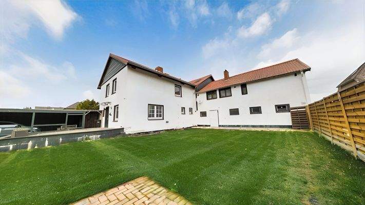 Haupsthaus mit Garten