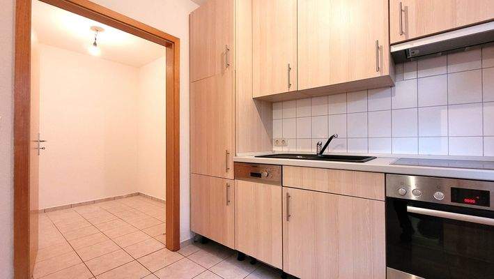 Küche mit Abstellraum