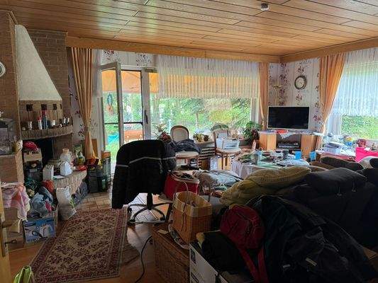 Wohnzimmer mit Zugang zur Terrasse/Garten