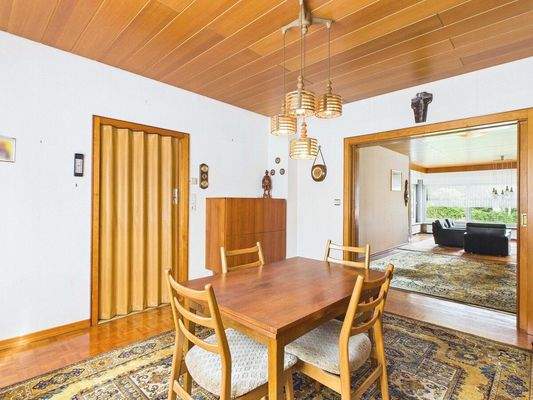 Ein-/Zweifamilienhaus mit Werkstatt in SB-Ensheim