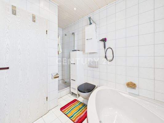 Bad ebenfalls mit Dusche EG Hinterhaus