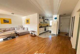 Offener Wohnbereich mit Küche