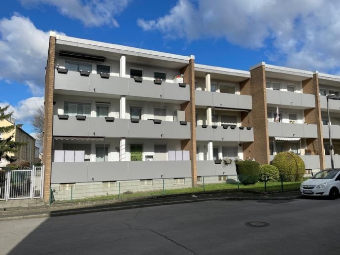 Großzügig aufgeteilte 3-Zimmer-ETW mit Balkon und PKW-Stellplatz in exponierter Lage von Langenfeld-Richrath