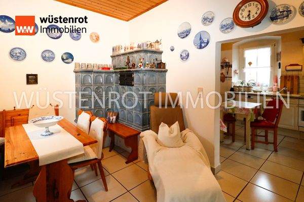 Esszimmer m. Kachelofen EG