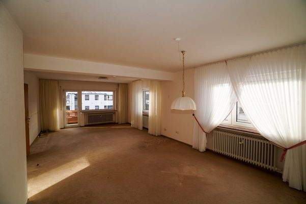 Wohnzimmer mit Balkon