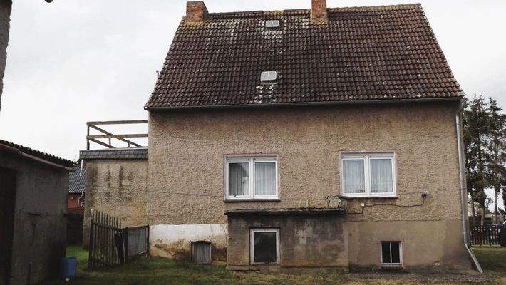 Ostseite / Kellerausgang