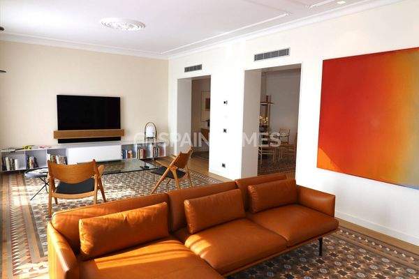 Apartments in a Renovated Building Near the Sea in Barcelona