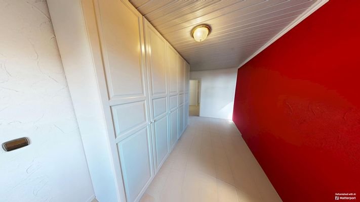Eingangsbereich mit großen Einbauschrank 