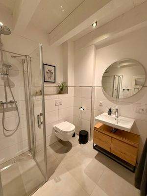 Badezimmer mit Dusche