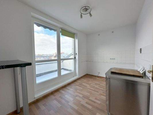 Küche mit Balkonzugang