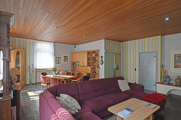 Großes Wohn-Esszimmer ...