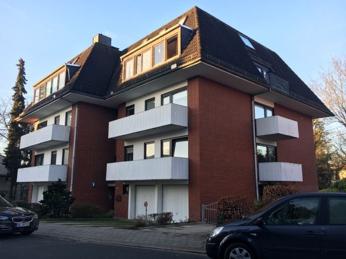 Frisch renoviert! Sonnige und sehr helle 3 Zimmer mit 2 Balkonen zu vermieten