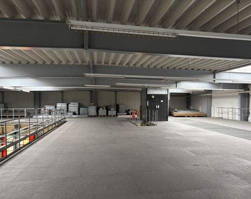 Halle - Lastenaufzug