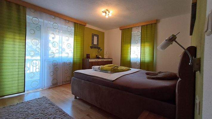 Schlafzimmer 1 im EG