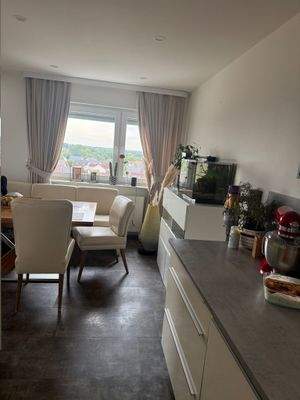 012 Blickrichtung von der Küche zum Essplatz.jpg