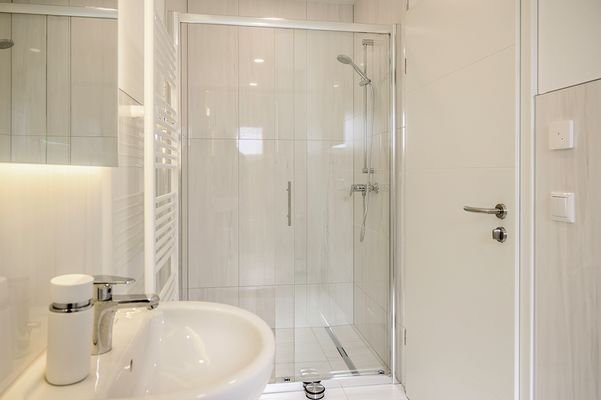 Bungalow-SH-117-B-Variante-A1_Gaestebad-mit-Dusche