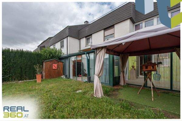 Garten mit Blick auf das Haus