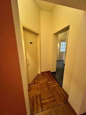 vom Flur nach rechts Blick auf Personalraum.jpg