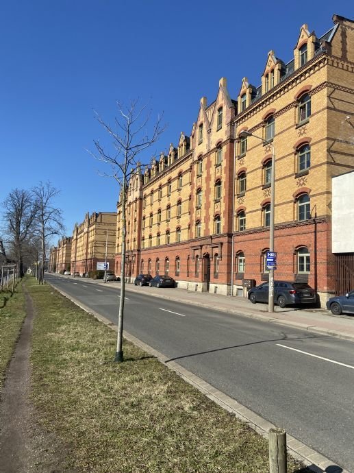 Helle Wohnung mit Holzdielen und Balkon!