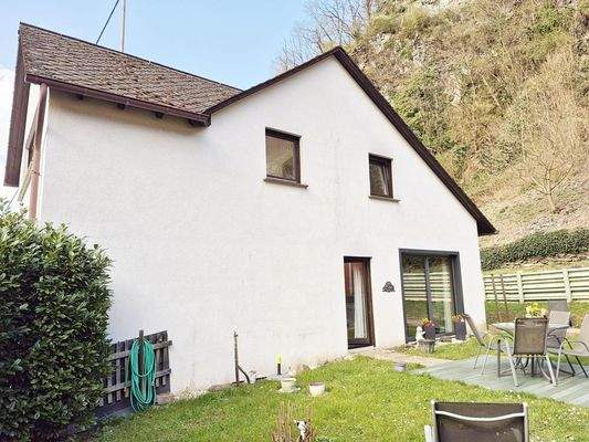 Giebel Süd und Garten EG