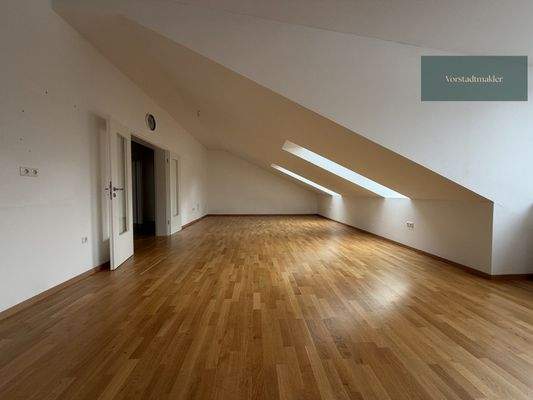 Lichtdurchflutetes Wohnzimmer