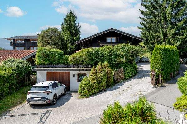 Hauseinfahrt inkl. Garage