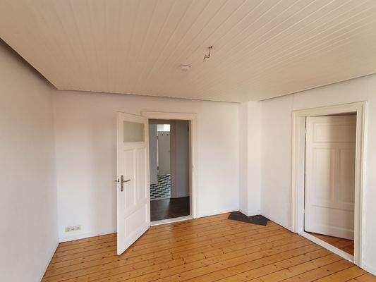 Leeres Zimmer mit Holzboden