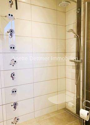 Bad mit Dusche im EG