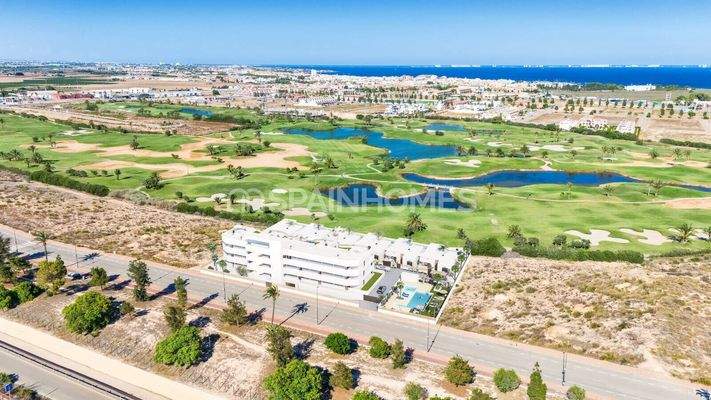 2 and 3-Bedroom Flats with Pool near the Golf Club in Los Alcazares