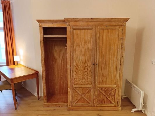 Kleiderschrank