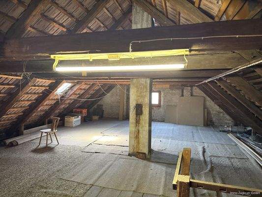 Dachgeschoss mit Ausbaupotenzial