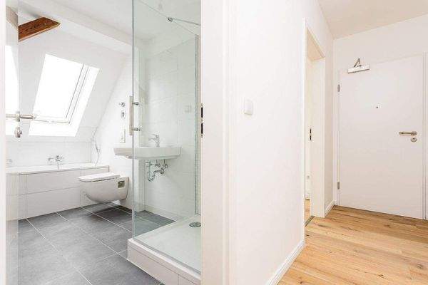 Raumflucht Flur/Hauptbad