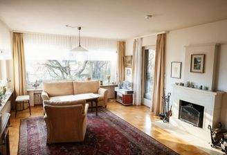 Wohnzimmer mit Kamin