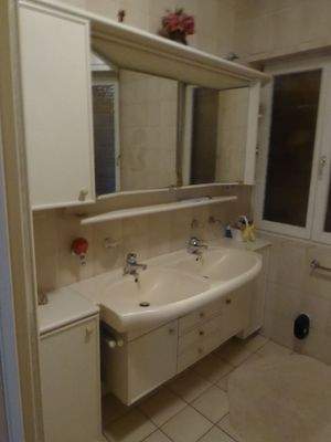 Fest eingebaute Badezimmerschränke