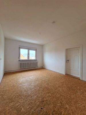 Schlaftimmer im OG mit Tür zur Ankleide