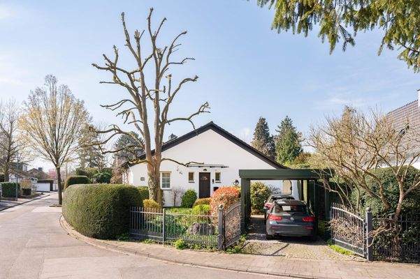 Hauseingang/Carports