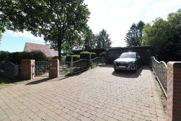 4 - Zaunanlage und Zufahrt