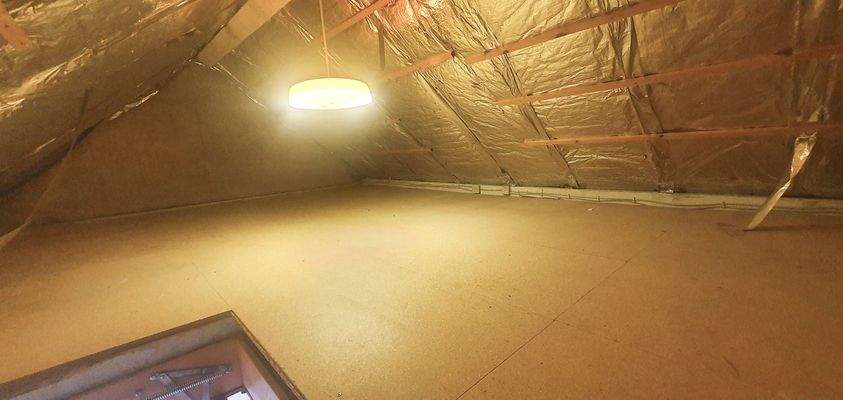 Spitzboden / Lagerfläche