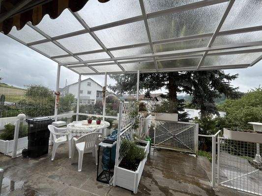 überdachte Terrasse
