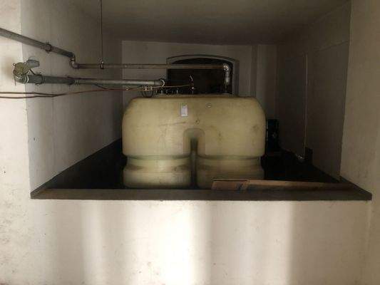 Öltanks im Hintergebäude