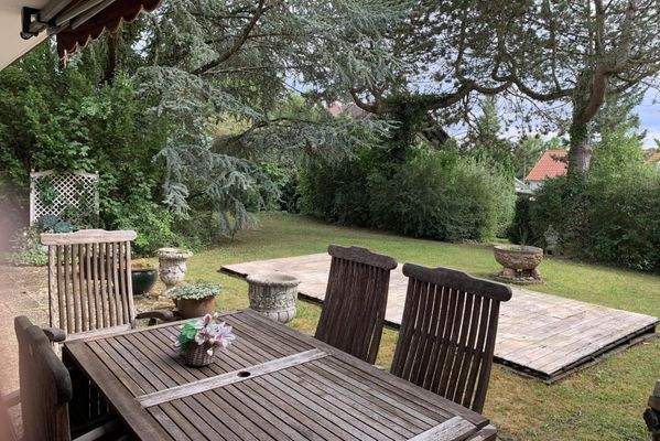 mit vorgelagerter Terrasse