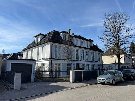 Aussenansicht Einfahrt TG.JPEG