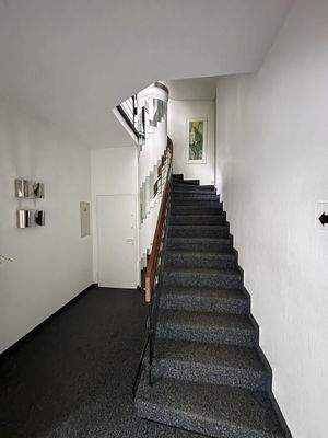 Treppenhaus / Zugang ins OG und DG