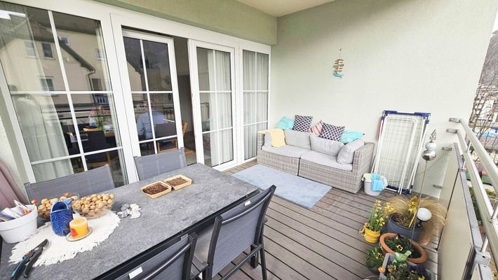 großer Balkon, Hochwertige 3-Zimmerwohnung mit Carport
