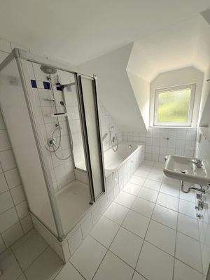 Badezimmer im DG (1)