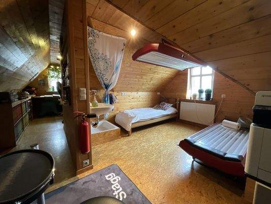 Büro und Gästebereich Dachgeschoss