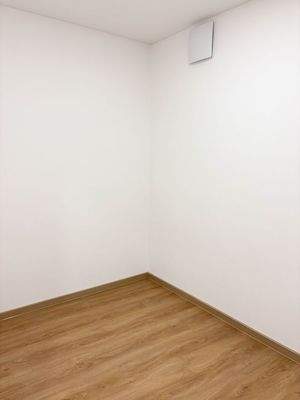 Abstellraum mit Waschmaschinenanschluss