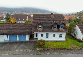 Haus Straße Drohne.jpeg