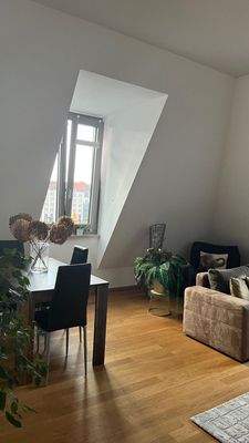 Wohnzimmer mit Dachfenster